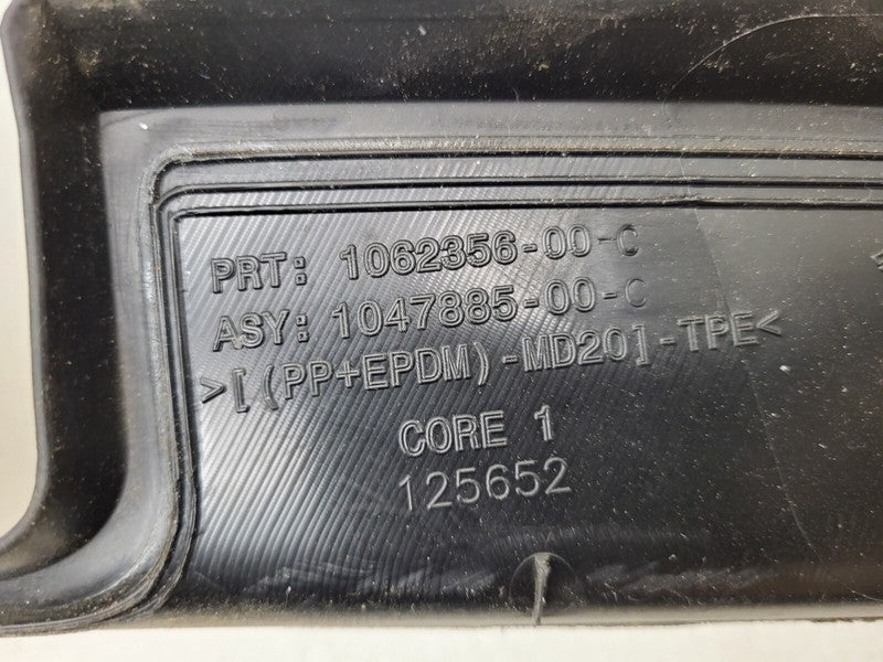 1047885 00 C ⭕ 16-20 Model X MX Rear Center Tailgate Liftgate Upper Trim Molding 1047885-00-C