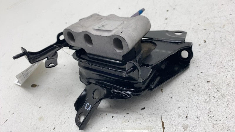 ⭕ 2023-2024 Toyota Prius Driver Side Engine Motor Mount Bracket Insula