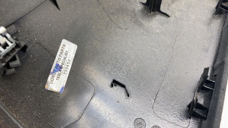 105367900C ⭕ 21-24 Model X Rear Left & Right Side Falcon Door Upper Trim Panel 1053679-00-C