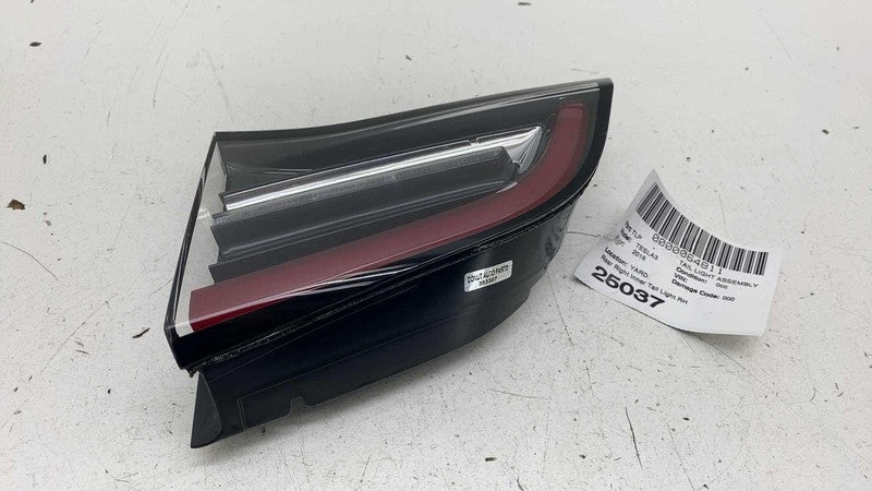 1077402-00-E ⭕ 2017-2023 Model 3 Rear Right Inner Taillight LED Tail Lamp 3-Pin 1077402-00-E