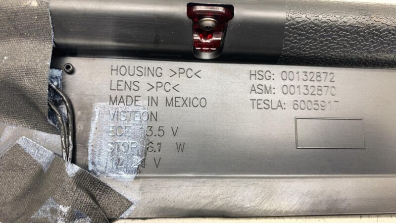 600591700E 2012-2020 Tesla Model S Rear Center High Mounted Stop Light Third 3rd Brake Assy