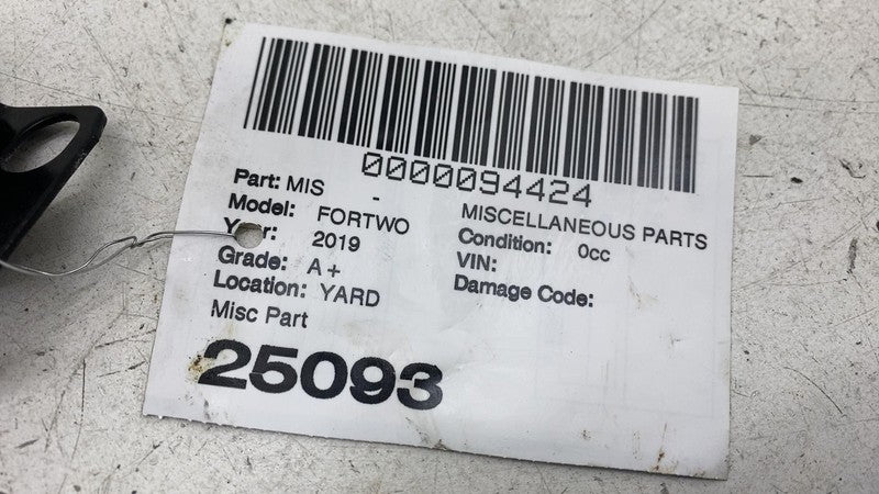 ⭕ 2019 Smart EQ Fortwo Front Right Side Fender Wing Mount Bracket A453