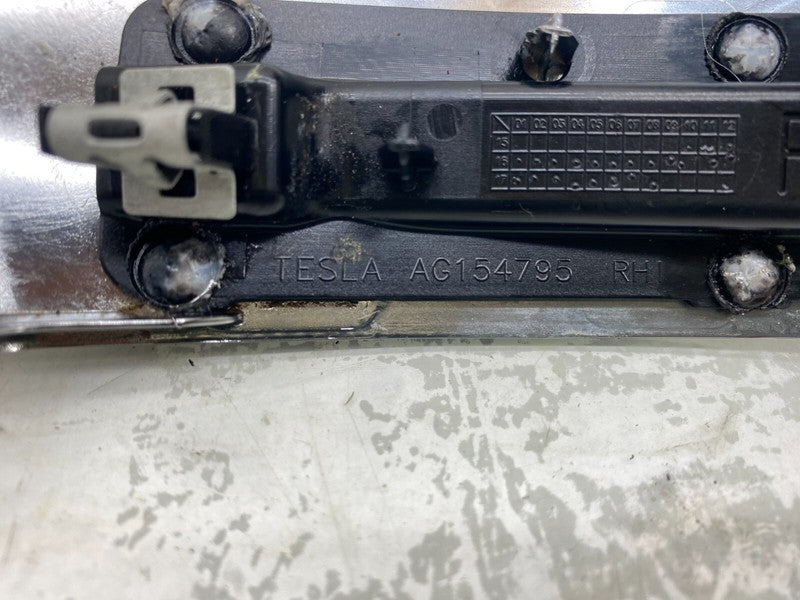 1062970 00 A ⭕ 16-25 Model X Rear Right 2nd Row Monopost Seat Inner Cover Trim 1062970-00-A