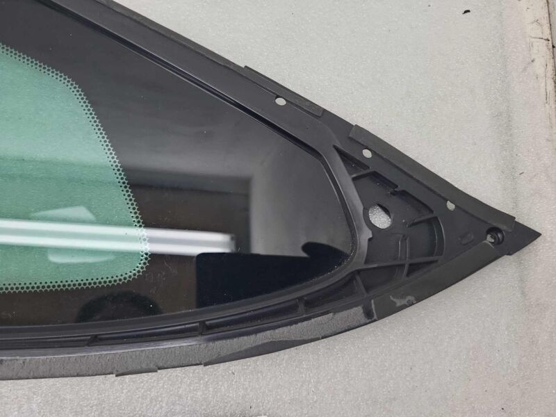 E9 43R-00810 2012-2020 Tesla Model S Rear Passenger Side Quarter Fixed Glass Right Assembly