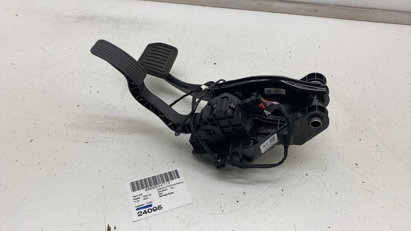 104469100D ⭕ 2017-2024 Model 3 Accelerator and Brake Foot Pedal w/ Switch Base 1044691-00-D