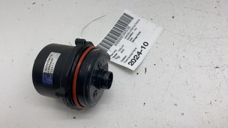 2020-2023 Tesla Model Y MY Radiator Reservoir Auxiliary Coolant Water Pump Motor