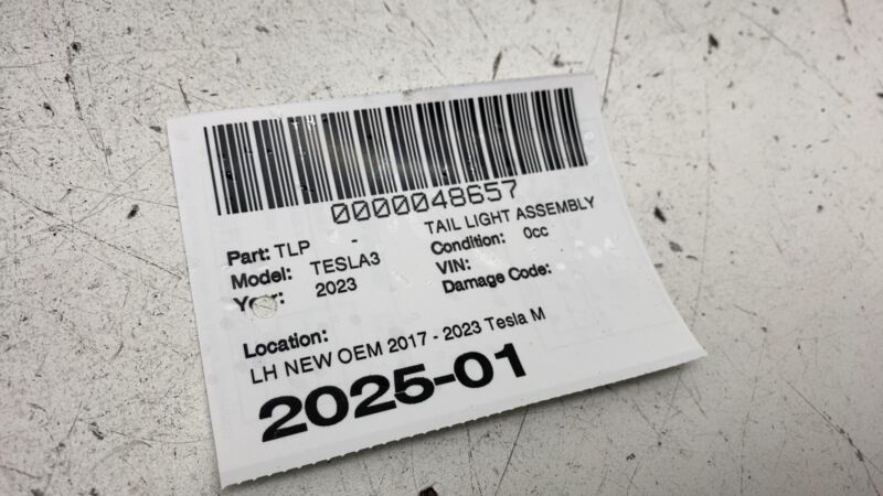1077401 00 G 17-23 Tesla Model 3 Y Rear Driver Side Inner Taillight LED Tail Lamp Left LH