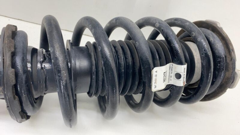 104436900E 17-23 Model 3 Front Right Shock Strut Absorber Coil Damper RWD E1RR 1044369-00-E