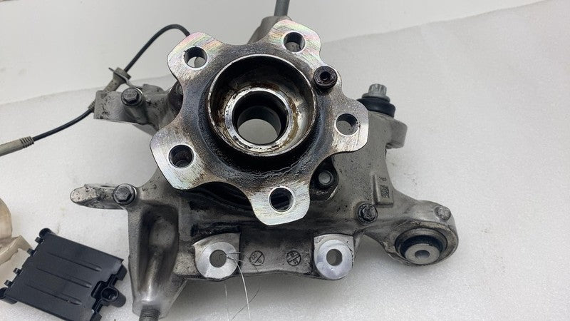 6866337 2017-2023 BMW 530e Rear Left Spindle Knuckle Hub w/ ABS & Connection Bracket RWD