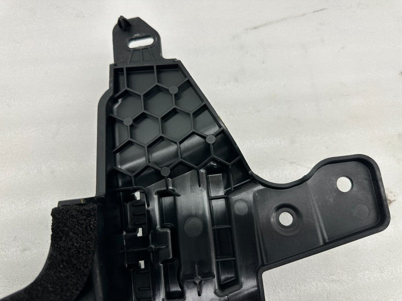 1080702 00 A 16-20 Tesla Model X Passenger Lower Tailgate C-Pillar Mount Bracket 1080702-00-A