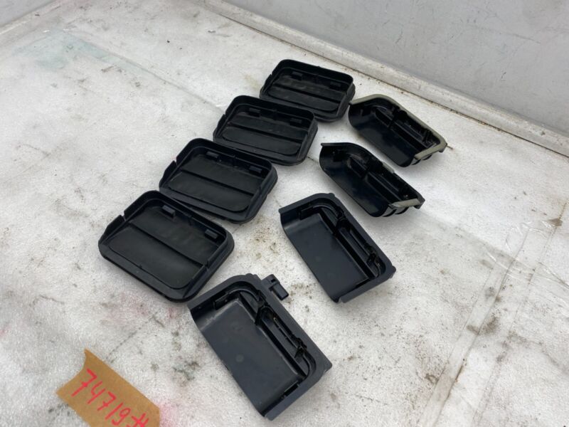1069383 00 C 2016-2020 Tesla Model X Rear Quarter Panel Rubber Flap Extractor Air Vent Grille