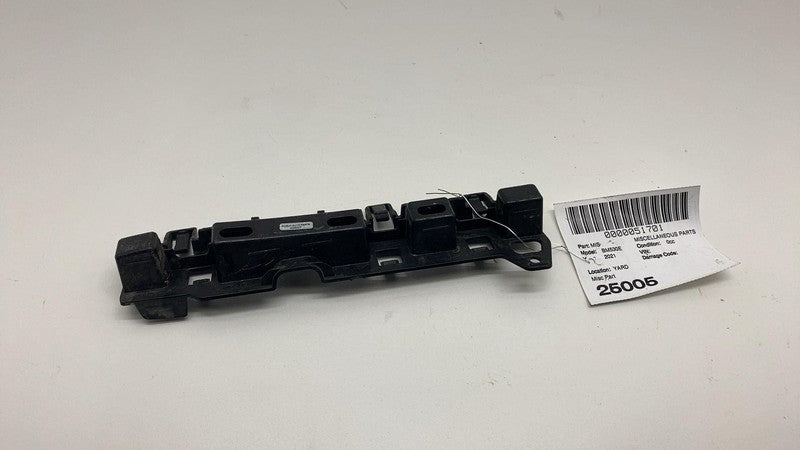 113685 14 2017-2022 BMW 530e Front Left Skirt Rocker Molding Panel Support Mount Bracket