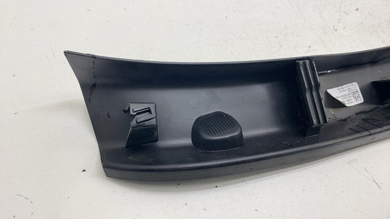 149463100C ⭕ 20-24 Model Y Rear Trunk Lock Latch Sill Molding Trim Cover Panel 1494631-00-C