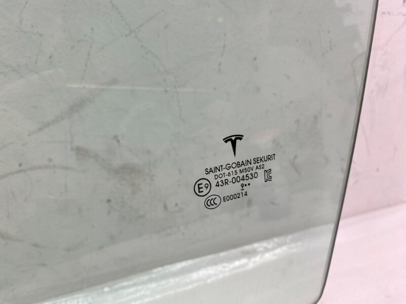 43R-004530 2016-2020 Tesla Model X MX Front Driver Side Door Window Glass Left LH Assembly