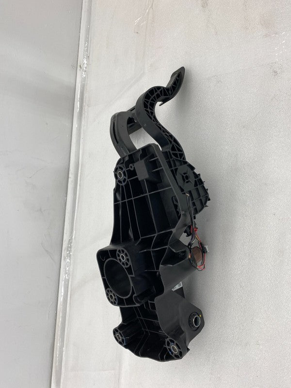 ⭕ 2020-2024 Tesla Model Y Accelerator and Brake Pedal Pad Assembly 118