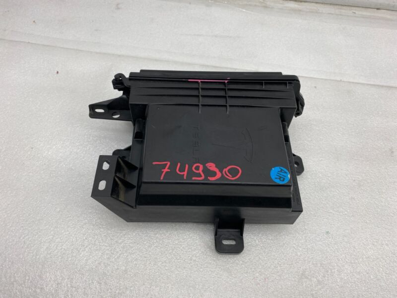 2016 2017 2018 2019 2020 Tesla Model X MX Front Body Control Module Computer BCM