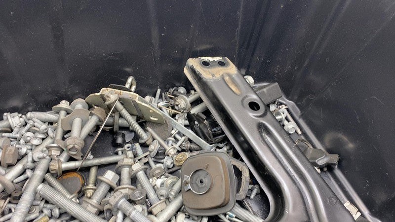 2016 Mercedes-Benz GLE350 Seatbelt Buckle Crossmember Brace w/ SET of