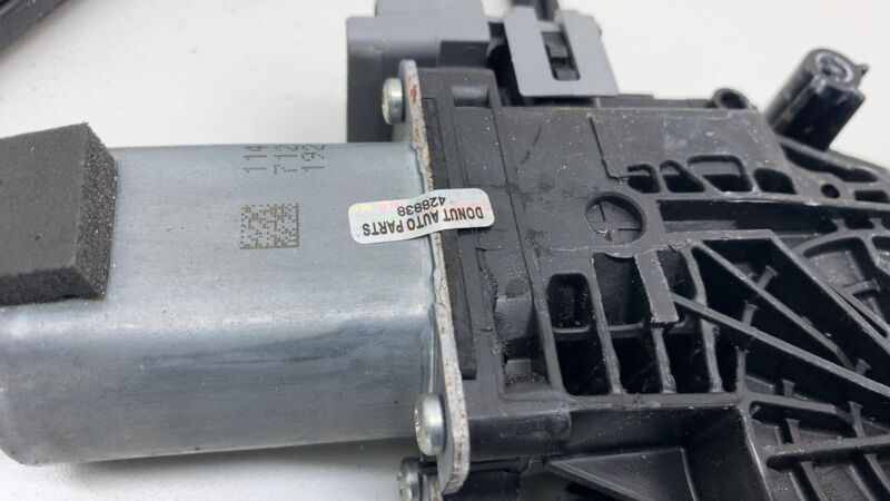 600637700G 2012-2020 Tesla Model S Rear Passenger Side Door Window Regulator & Motor Right