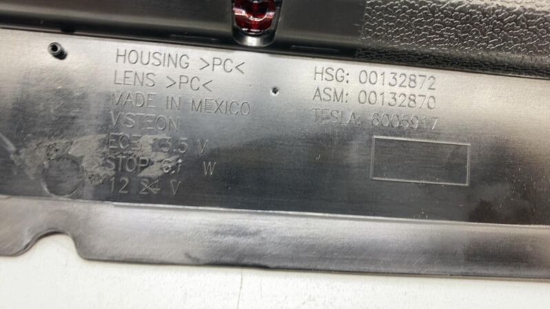 600591700F 2012-2020 Tesla Model S Rear Center High Mounted Stop Light Third 3rd Brake Assy