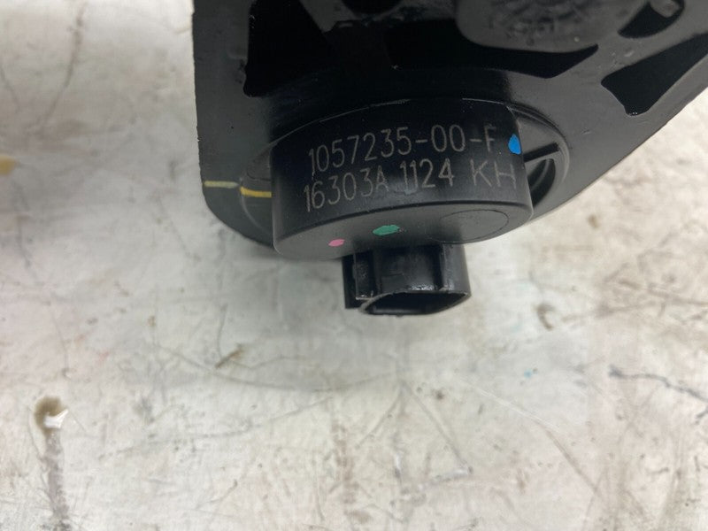 1057235 00 F 2016-2020 Tesla Model S MS Auxiliary Coolant Water Pump Assembly 105723500F OEM