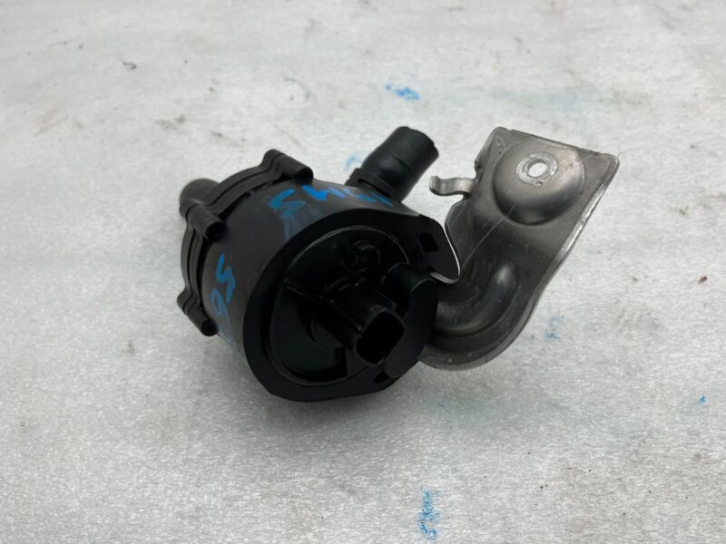 1027549 00 D 2016-2020 Tesla Model X MX Cooling System Auxiliary Coolant Water Pump Assembly