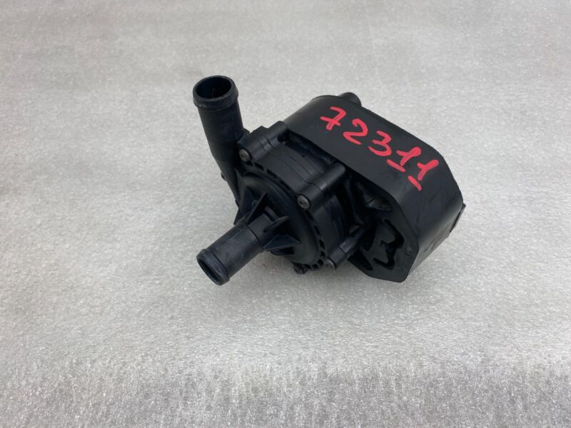 2012-2015 Tesla Model S Additional Cooling Water Pump Battery Coolant Assembly