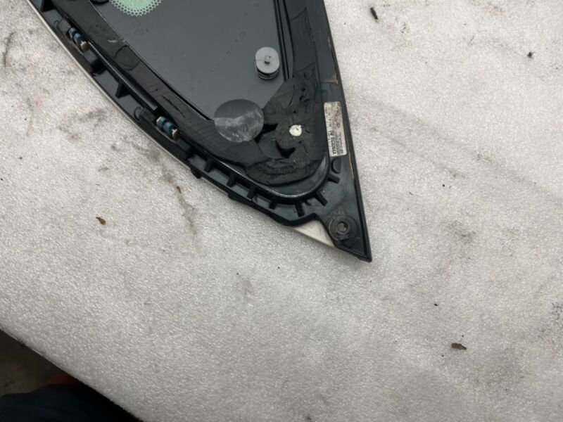 E6 43R-008010 2012-2020 Tesla Model S Rear Passenger Side Quarter Fixed Glass Right Assembly