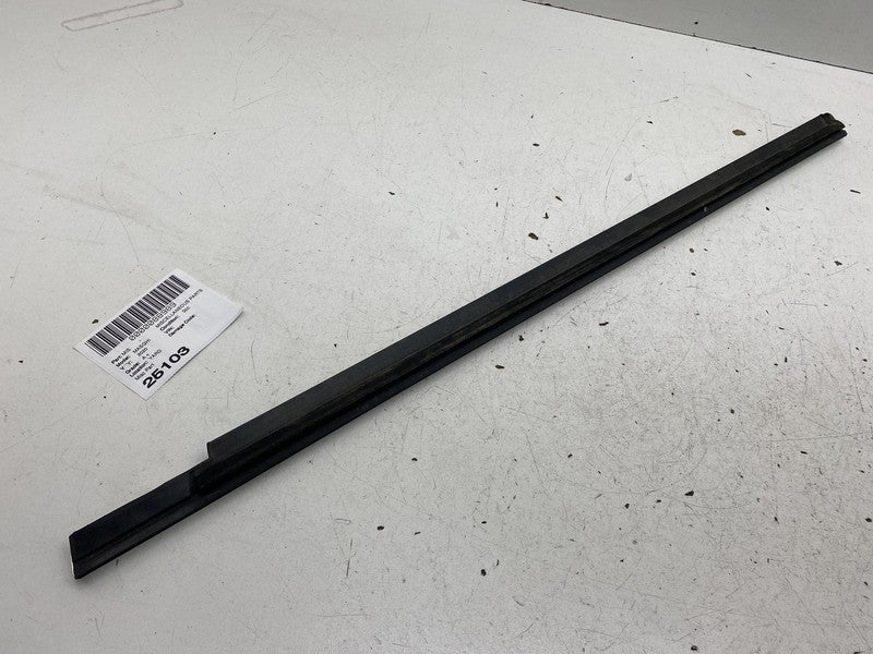 ⭕14-24 Maserati Ghibli Front Passenger Side Door Window Outer Belt Mol