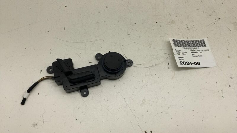 106768900D 2012-2015 Tesla Model S Front 1st Row Passenger Side Seat Control Switch Right