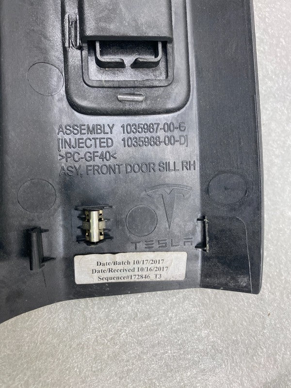 1035988 00 D ⭕2016-2020 Tesla Model X Front Passenger Door Sill Trim Cover Right 1035987-00-G
