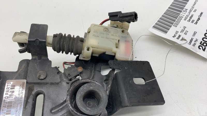 6007572-00-E ⭕ 12-15 Tesla Model S Front Frunk Hood Lock Latch Secondary Release 6007572-00-E