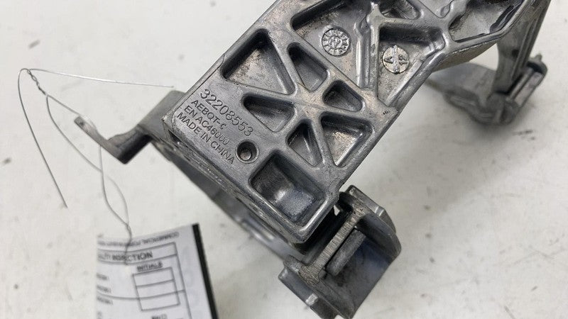 ⭕ 2021-2023 Polestar 2 Coolant Water Pump Holder Support Bracket Mount