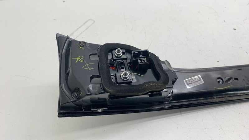 Tail Light Assembly VOLKSWAGEN ID4 Right 25