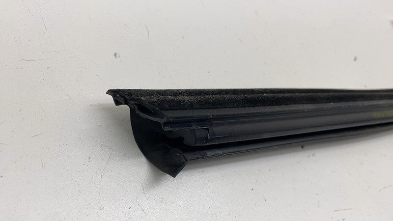 31662565 ⭕ 21-23 Polestar 2 Front Right Door Window Inner Belt Weatherstrip Seal 31662565