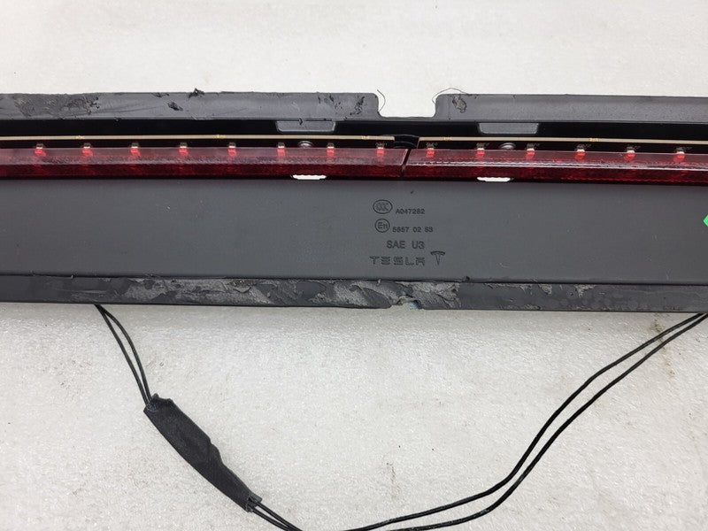 600591700D 2012-2015 Tesla Model S Rear Center High Mounted Stop Light Third 3rd Brake Assy