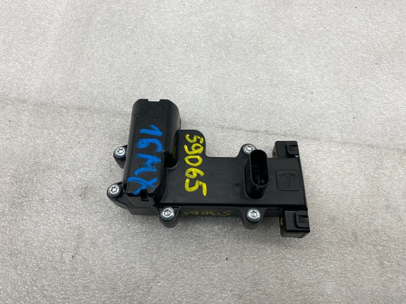 1045354 00 B ⭕ 16-23 Tesla Model X Front Side Door Pop Actuator Control Module 1045354-00-B