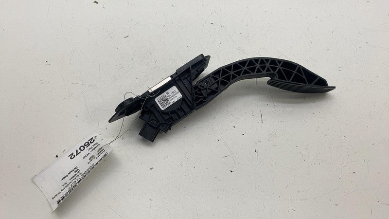 86561515 ⭕ 2019-2025 Chevrolet Silverado 1500 Front Accelerator Gas Pedal Sensor 86561515