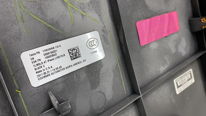 1060698-10-C 16-20 Tesla Model S Dashboard Instrument Panel Dash Top Pad Cover 1060698-10-C