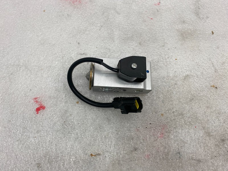 600848100B ⭕ 2012-2020 Tesla Model S A/C Line TXV Evaporator Valve w/ Solenoid 6008481-00-B
