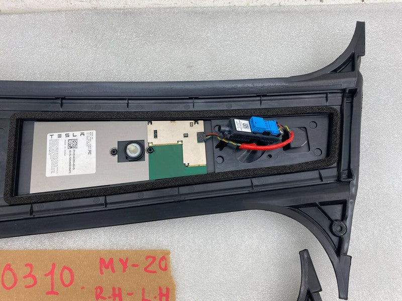 1516258 00 D ⭕20-23 Model Y Left & Right Exterior B-Pillar Applique 1516255-00-D/1516258-00-D