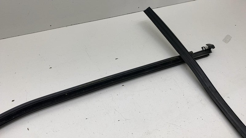 ⭕ 21-23 Polestar 2 Rear Right Door Window Weatherstrip w/ Trim Molding