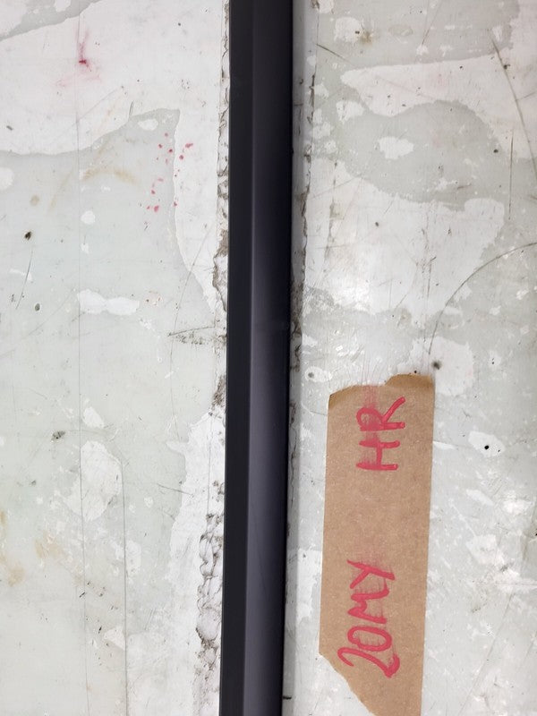 149571300B ⭕ 20-24 Tesla Model Y Rear Side Door Outer Belt Window Seal Right 1495713-00-B
