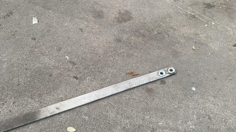 7401270 04 2018 2019 BMW 530e G30 Rear Body Torsion Bar Support Bracket Mount Bracket OEM