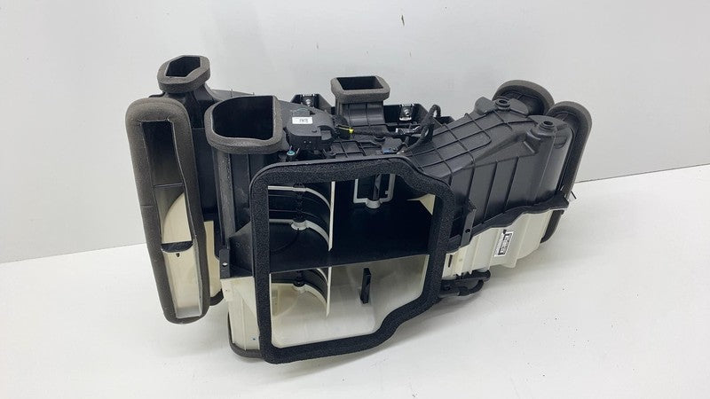 174262200G 2024-2025 Tesla Cybertruck Front A/C Heater HVAC Distribution Box Housing Assy