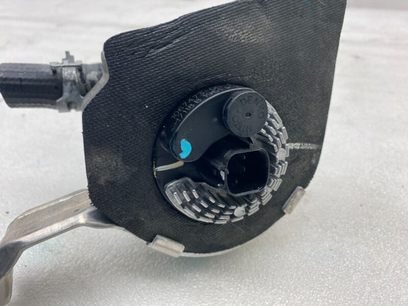 1067473 00 F 2012-2021 Tesla Model S Coolant Water Pump Assembly Foam Isolated 106747300F OEM