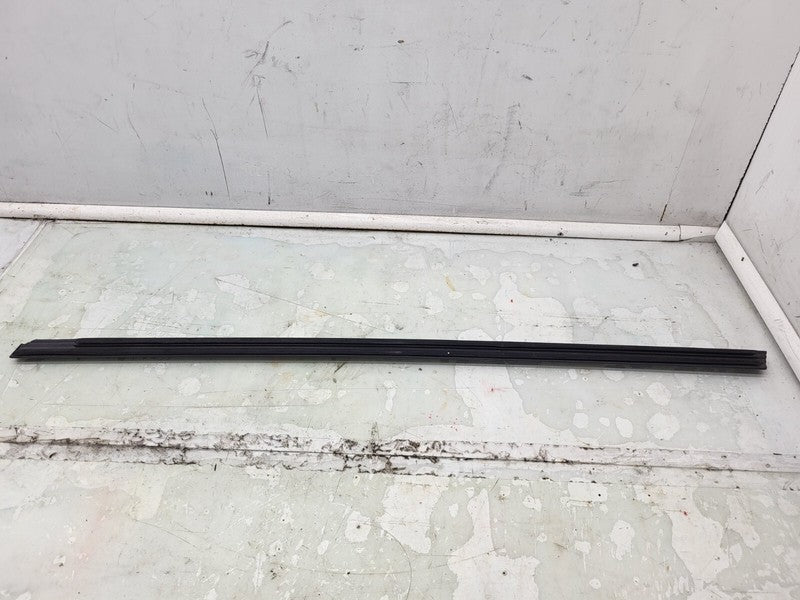149571200B ⭕ 20-23 Model Y MY Rear Right Door Window Seal Molding Belt Strip 1495712-00-B