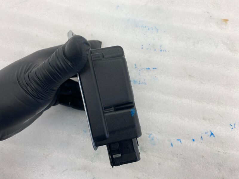 103676700A 2016-2020 Tesla Model X MX Safety Restraint Control Module Computer (Crash Data)