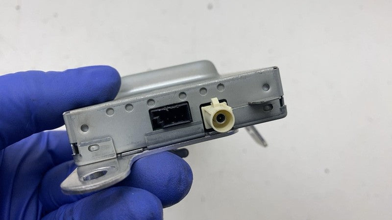 1079749 00 D 2017-2023 Tesla Model 3 Harman Becker HBZ502 Radio FM/HD Receiver Control Module
