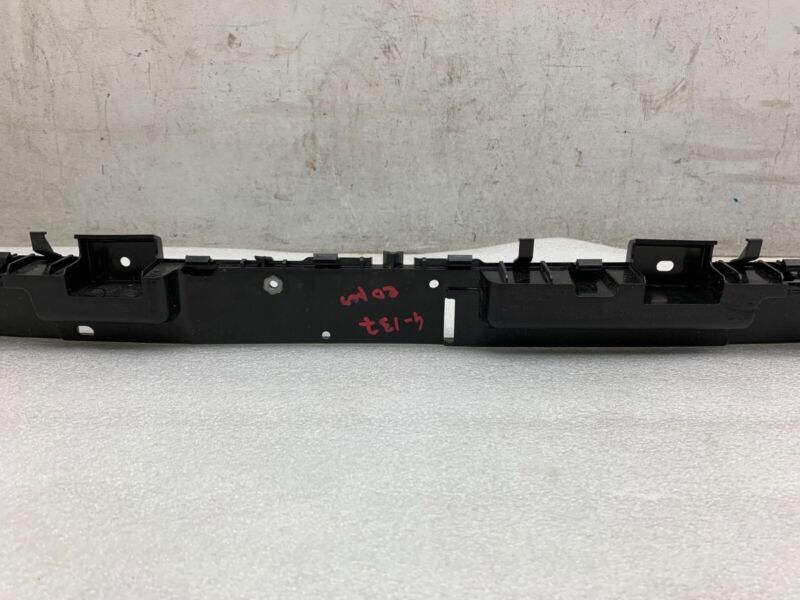 1494045 00 A 2020-2023 Tesla Model Y MY Rear Bumper Center Mounting Support Bracket Assembly