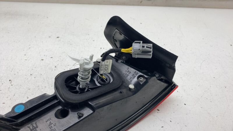 ⭕ 2017-2020 Maserati Levante Rear Right Passenger Side Outer Tail Lamp 20670206